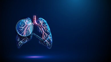 Digitales Modell einer Lunge mit Lupe über dem linken Flügel, dunkelblauer Hintergrund