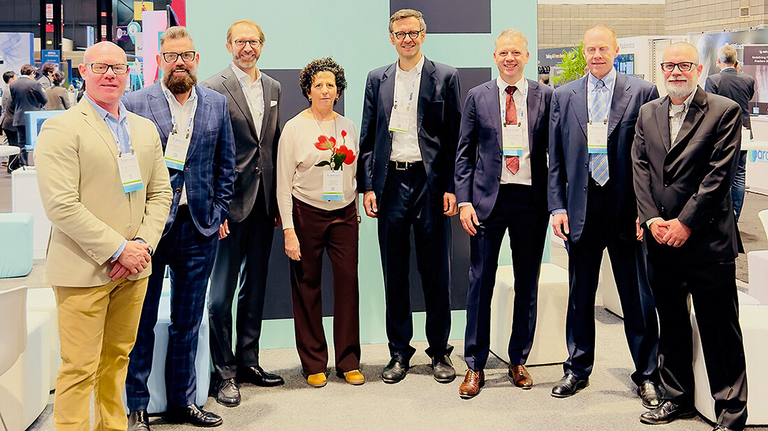 Smart Reporting vertieft Partnerschaft Gruppenfoto von der RSNA 2023