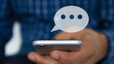 Titelbild des Beitrags über ein aktuelles Urteil des BAG über die Rechtmäßigkeit von Weisungen des AG per SMS in der Freizeit des AN