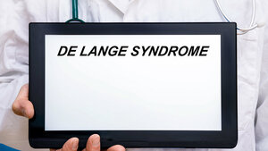 Titelbild zum Fachbeitrag über das Cornelia-de-Lange-Syndrom