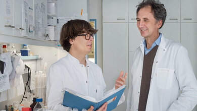 Prof. Jürgen Ruland (rechts) und Dr. Tim Wartewig 