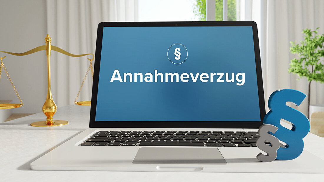 Laptopmonitor, auf dem der Begriff „Annahmeverzug“ zu lesen ist