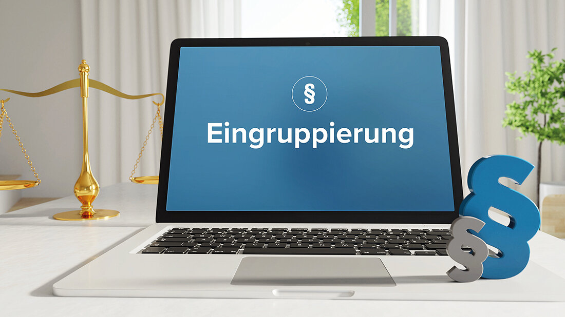 Foto eines Laptops, auf dessen Screen „§ Eingruppierung“ steht