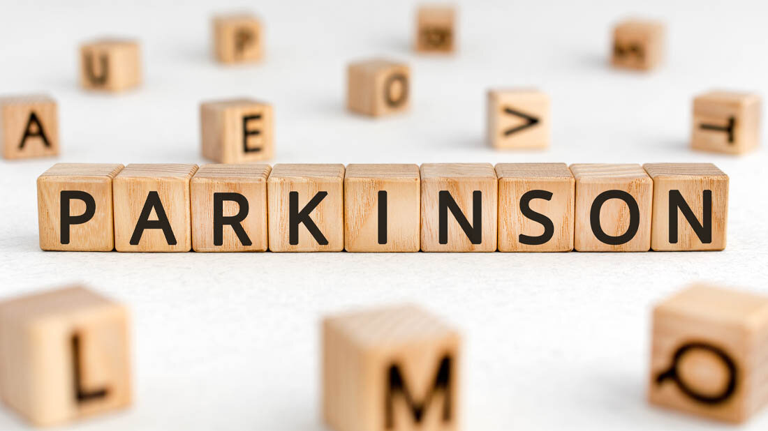 Parkinson_02.jpg Holzwürfel formen das Wort Parkinson
