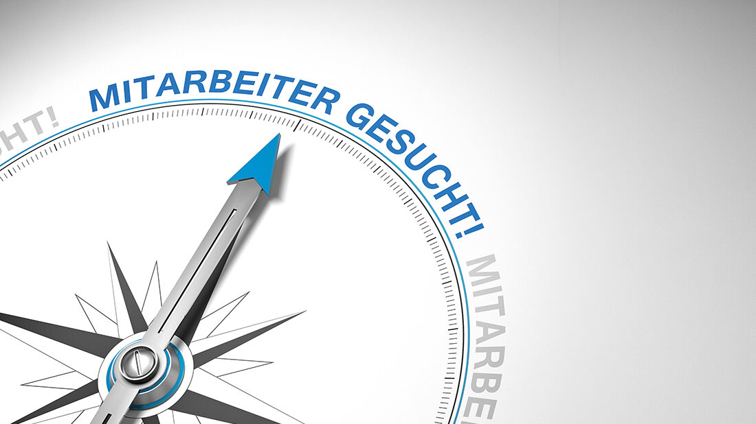 Foto einer Windrose mit dem Text „Mitarbeiter gesucht“