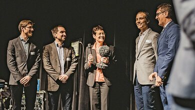 Aus der Industrie Hörkontaktlinse, auf dem Trommelfell