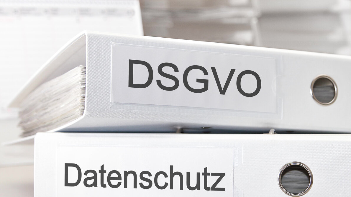 Ordner mit Aufdruck DSGVO und Datenschutz