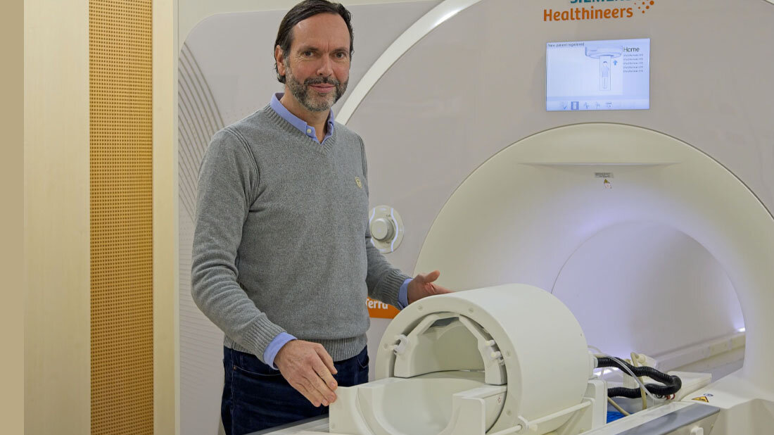 Prof. Dr. Harald H. Quick am 7-Tesla-Ultrahochfeld-MRT-System 