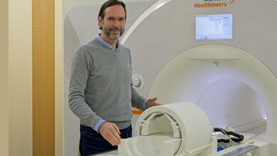 Prof. Dr. Harald H. Quick am 7-Tesla-Ultrahochfeld-MRT-System 