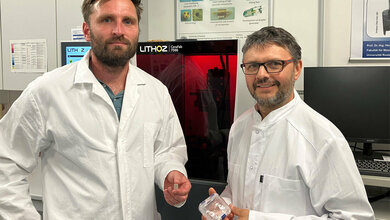 Doktorand_Christian_Polley_links_und_Professor_Hermann_Seitz.jpg Doktorand Christian Polley (links) und Professor Hermann Seitz