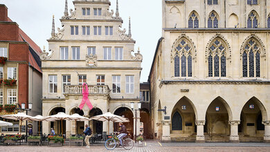 Rosa Schleife am Rathaus Münster