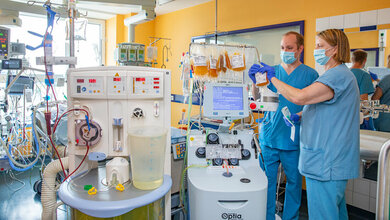 PD Dr. Klaus Stahl (links) und Fachkrankenschwester Beate Renz 