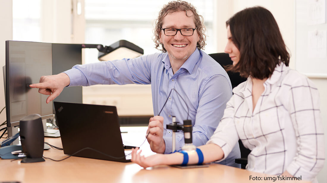 Dr. Manuel Nietert und Probandin