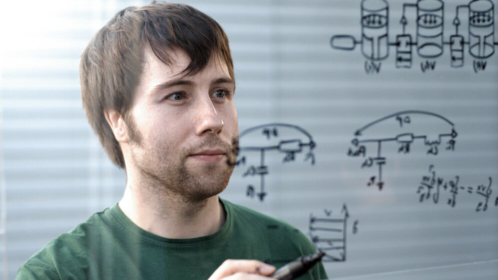 Mathematische Modelle helfen Mathias Busek.