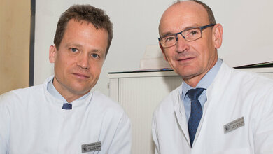 Privatdozent Dr. Georg Feldmann (links) und Prof. Dr. Peter Brossart