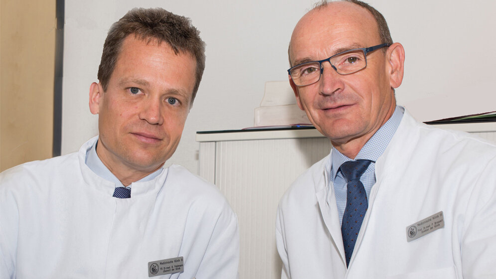 Neue_Strategien_gegen_Bauchspeicheldruesenkrebs_Privatdozent_Dr_Georg_Feldmann_links_Prof_Dr_Peter_Brossart_Foto_Melvyn_Schreiber_UK_Bonn.jpg Privatdozent Dr. Georg Feldmann (links) und Prof. Dr. Peter Brossart
