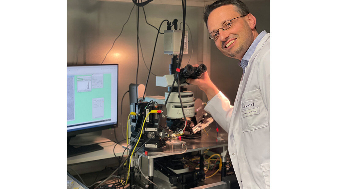 ProfMadry_Charite.jpg Prof. Dr. Christian Madry im Labor