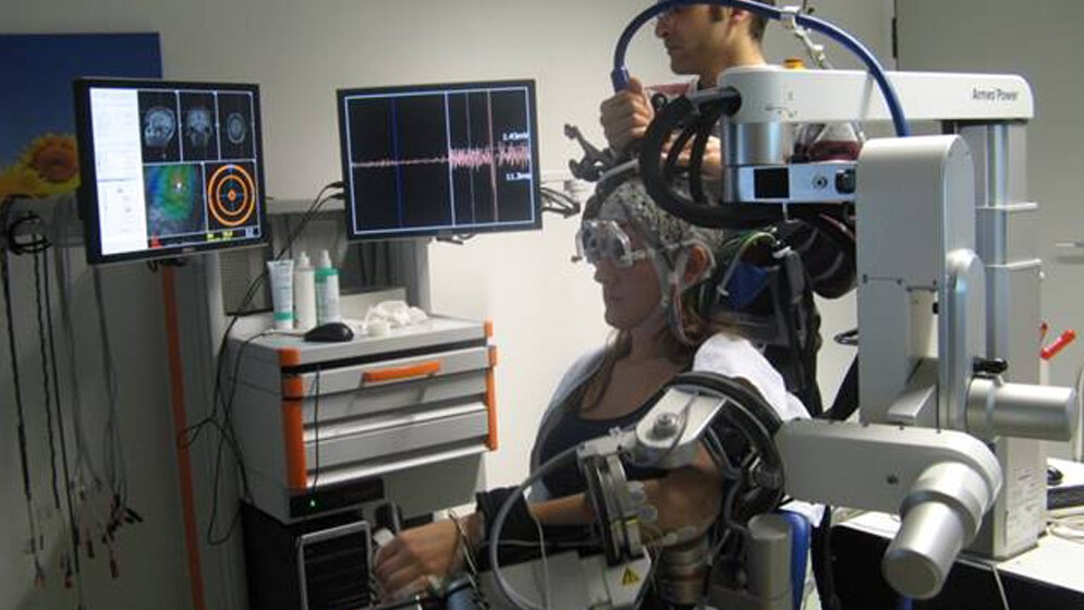 Neuroroboter und transkranielle Magnetstimulation
