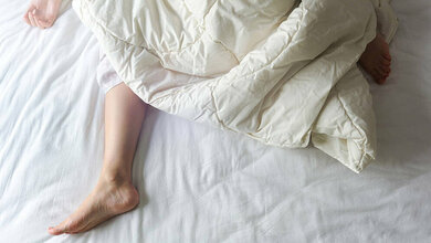 Patienten_mit_Restless_Legs_Syndrom_burakkarademir__iStock.jpg Patienten mit Restless Legs Syndrom