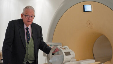 petermansfield_University_nottingham.jpg Sir Peter Mansfield