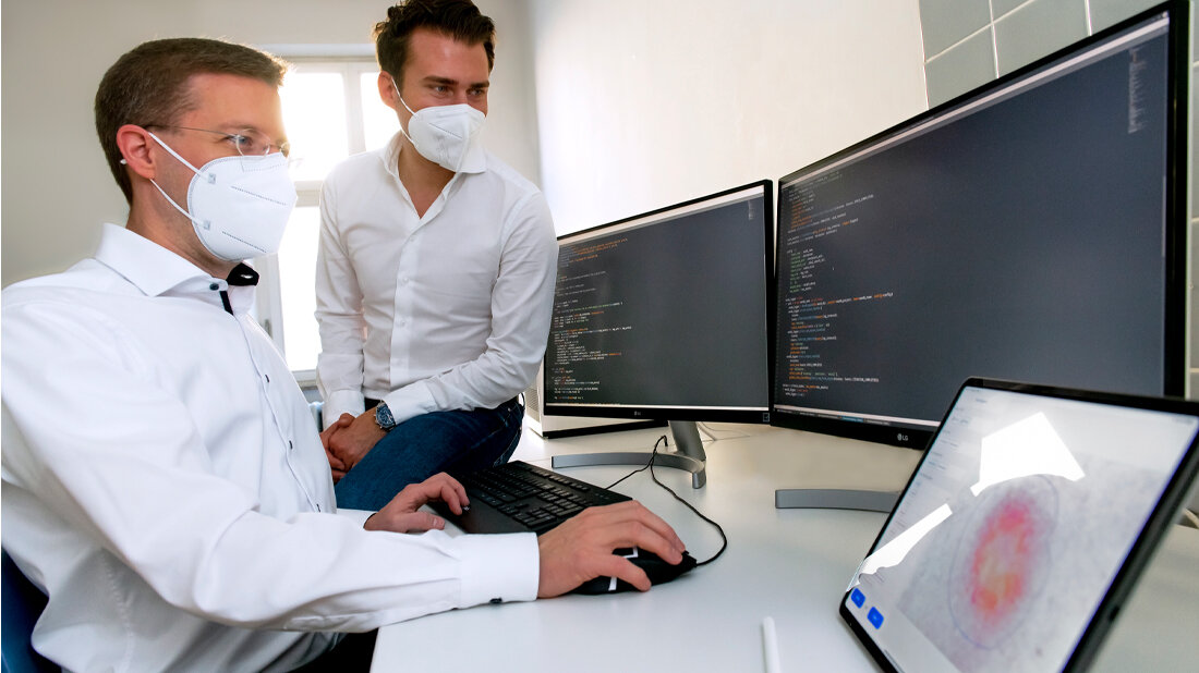 PD Dr. Tobias Lasser und Dr. Sebastian Krammer am  Bildschirm