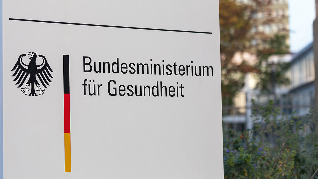 Foto einer Hinweistafel für das BMG