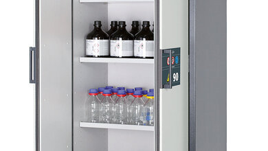 asecos_Sicherheitsschrank-mit-Bodenauffangwanne.jpg Sicherheitsschrank