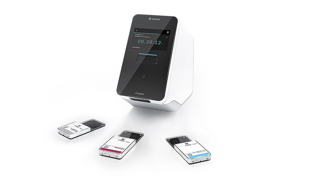 PCR-Schnelltest auf
drei Gastroenteritis-Erreger Foto des Vivalytic Analyser mit den drei
neuen Test-Kartuschen