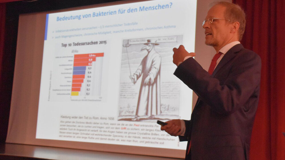 Prof_Overmann.jpg Prof. Overmann