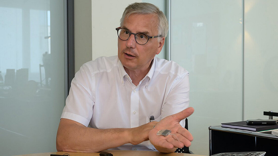 ProfUlrichHoppe_smartesCochleaSystem.jpg Prof. Ulrich Hoppe