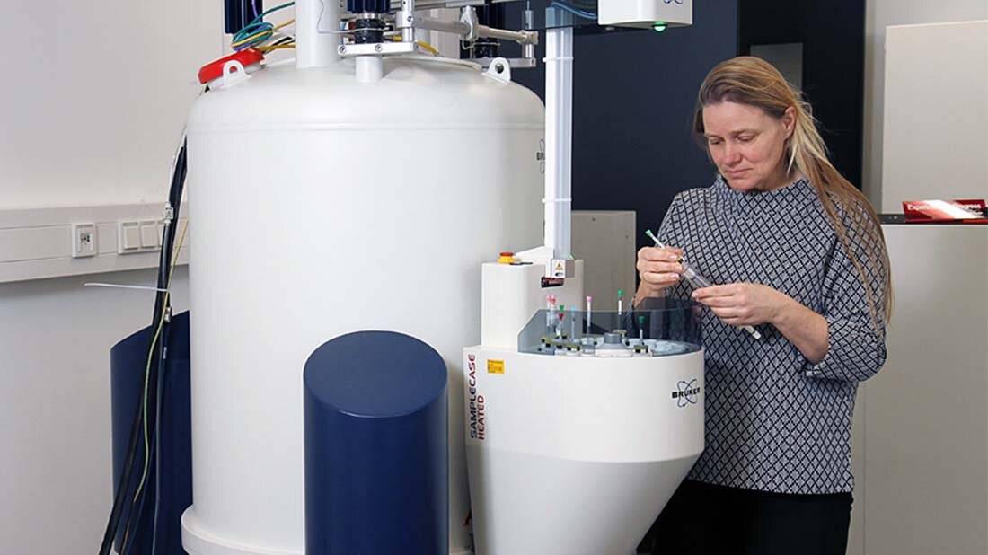 Forschende des Helmholz-Instituts haben nun das Verfahren über praktische Versuche in lebenden Zellen bis hin zur Bildgebung weiterentwickelt.