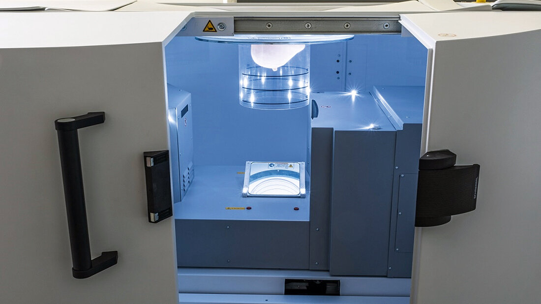 Revolutioniert Photon Counting die CT? Titelbild zum Interview mit Dr. York Hämisch, Director Medical and Research Markets bei Direct Conversion/Varex Imaging.