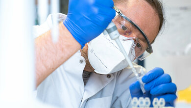 Dr. Christoph Schultheiß von der Universitätsmedizin Halle