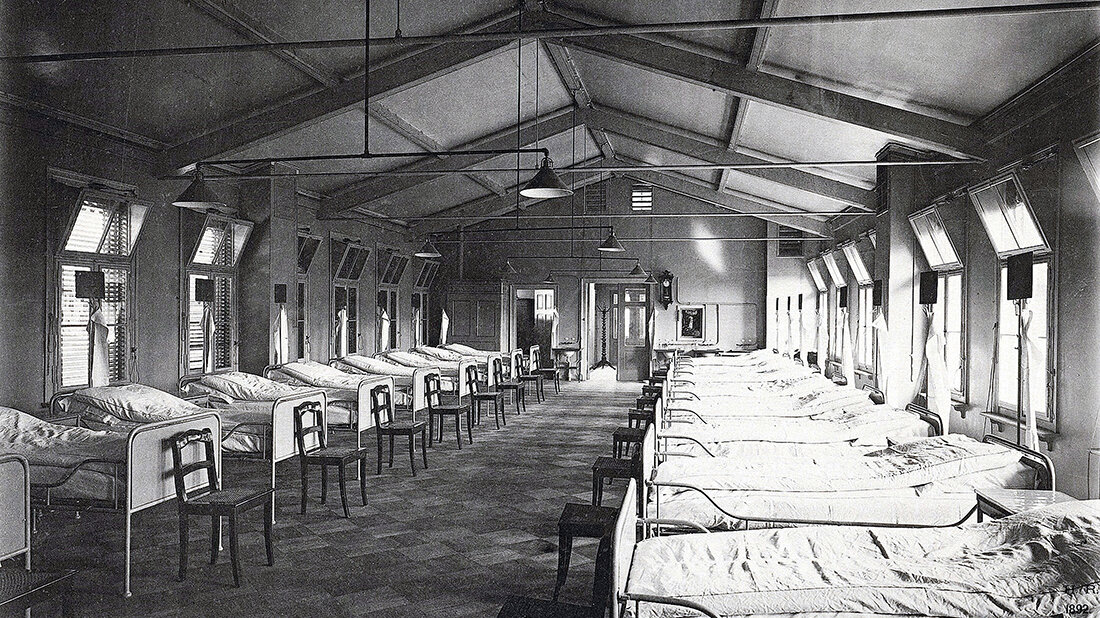 Titelbild zum Fachbeitrag über eine neue Studie zum begrenzten infektionshygienischen Vorteil von Einzelzimmern