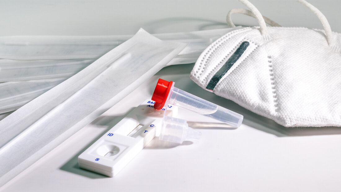 Maske und Schnelltests