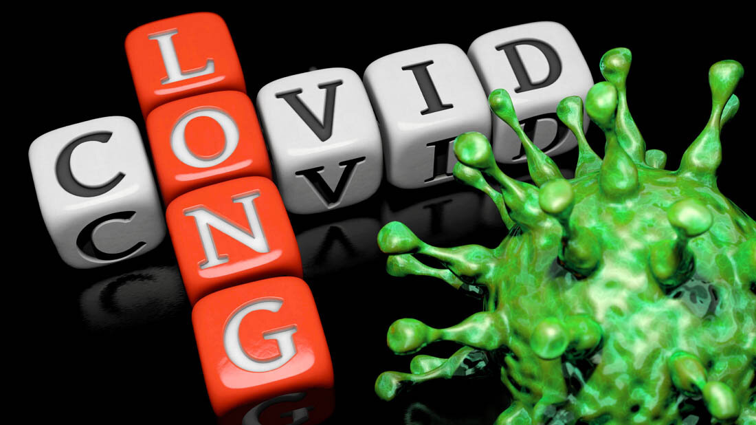 Würfel mit Long COVID Aufdruck und Virus