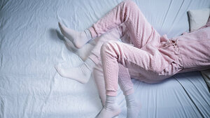 Titelbild des Fachbeitrags zum Restless-Legs-Syndrom