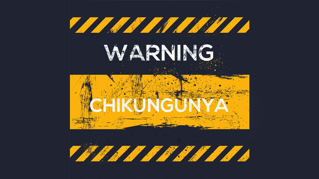 Warnung_vor_Chikungunya.jpg Ein Schlid mit einer Warnung vor Chikungunya.