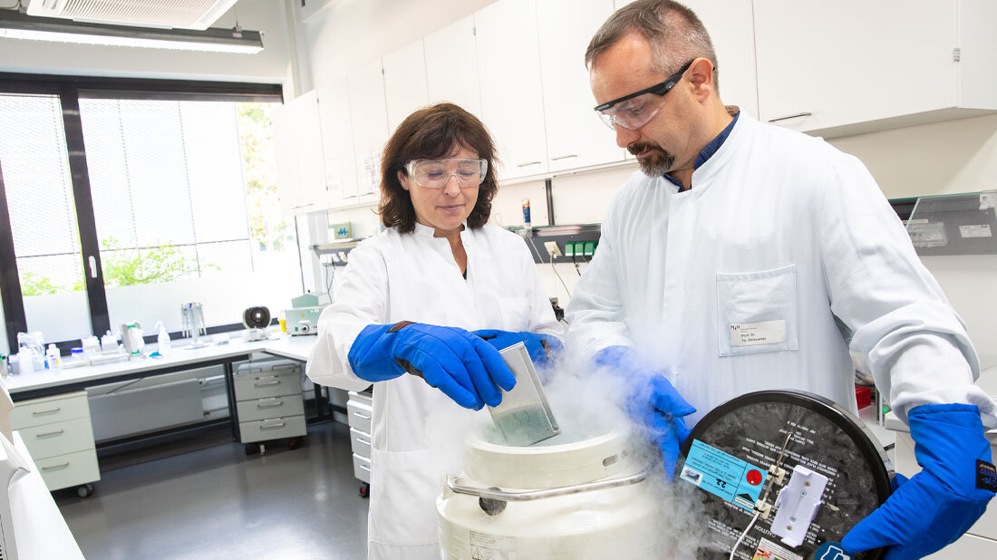 Professorin Dr. Britta Eiz-Vesper und Professor Dr. Thomas Skripuletz