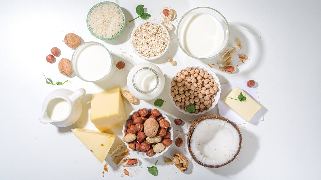 Titelbild des Fachbeitrags zum Schwerpunktthema Ernährung über veganen Milchersatz