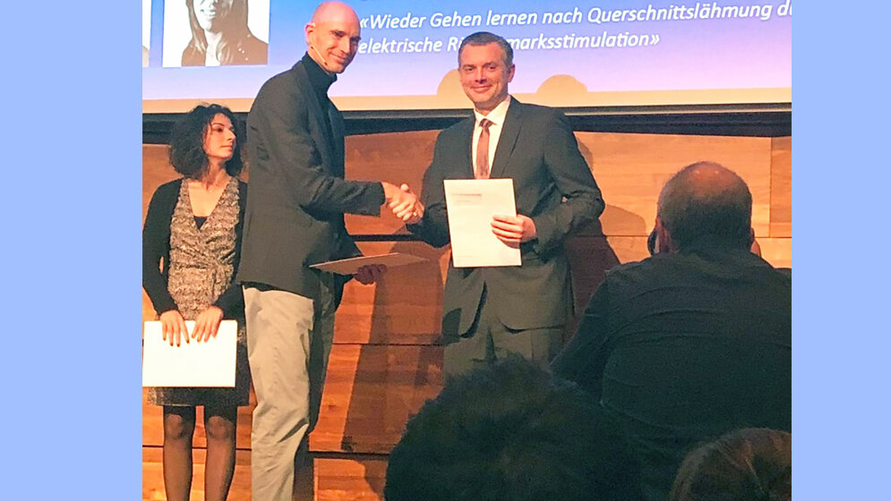 Dr_Ulf_Kallweit_bei_der_Preisverleihung_Uni_Witten_Herdecke.jpg Dr. Ulf Kallweit