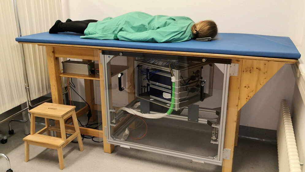 Fuer_eine_Pilotstudie_am_Uniklinikum_Jena_werden_Probandinnen_gesucht_Dr_Bernd_Faenger.jpg radar-basiertes Verfahrens zur Brustkrebsdiagnose