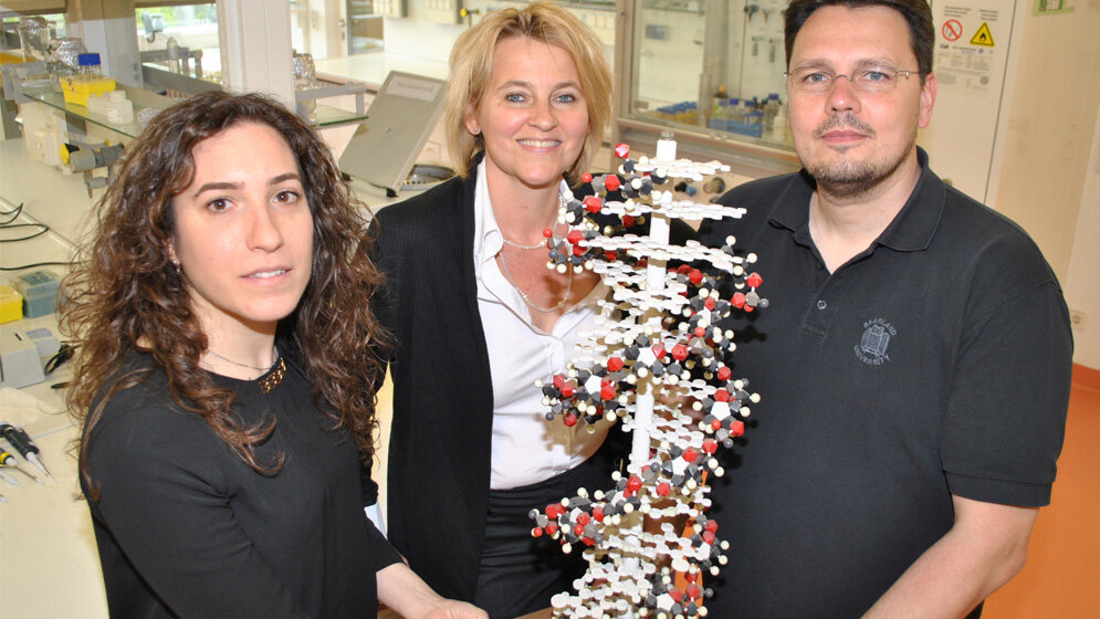 Dr_Michelle_Seif_Prof_Dr_Alexandra_K_Kiemer_Dr_Frank_Breinig_Foto_Claudia_Ehrlich.jpg Dr. Michelle Seif, Prof. Dr. Alexandra K. Kiemer, Dr. Frank Breinig