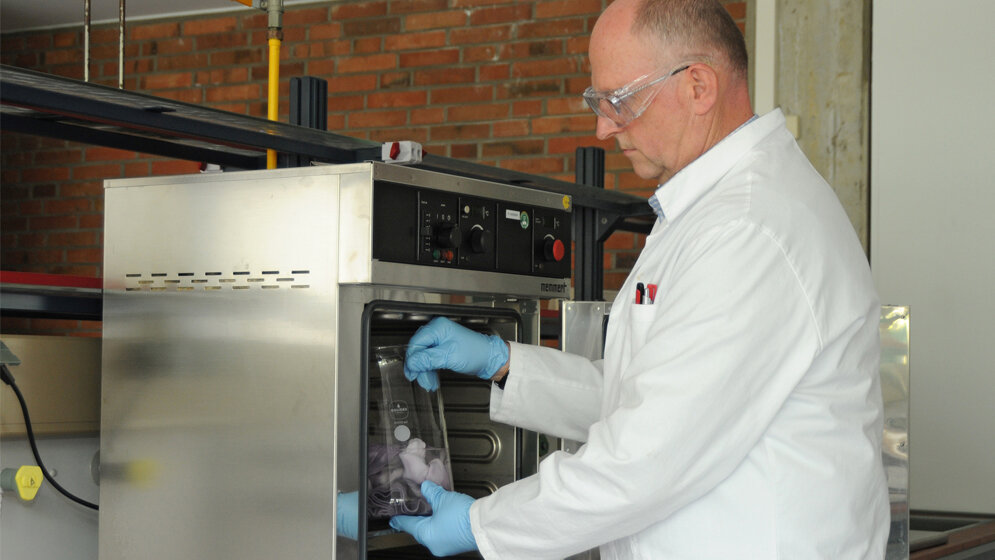 In Nanogold-Lösung getränktes Baumwollunterhemd 