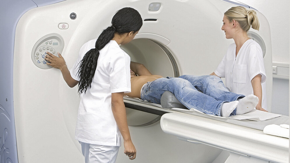 Medizinisch-technische Radiologieassistenten/-innen Computer- und Magnetresonanztomograf