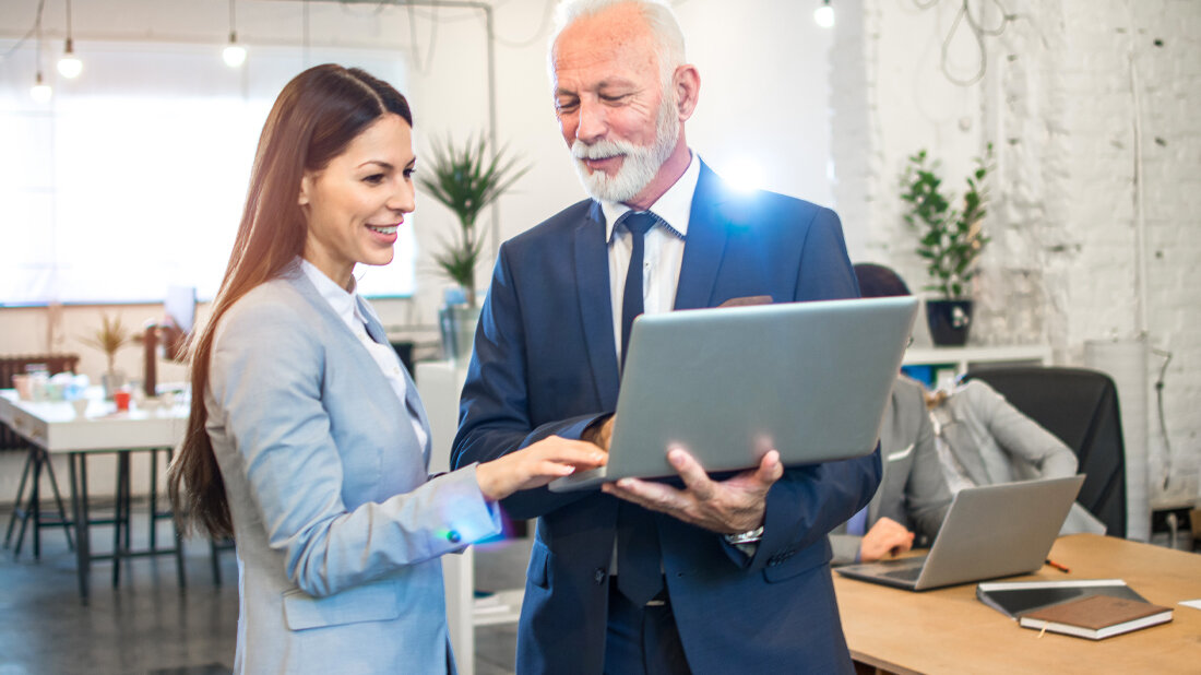 Alt_Jung_Adobe.jpg Auswirkungen von Arbeitsunterbrechungen bei Jung und Alt