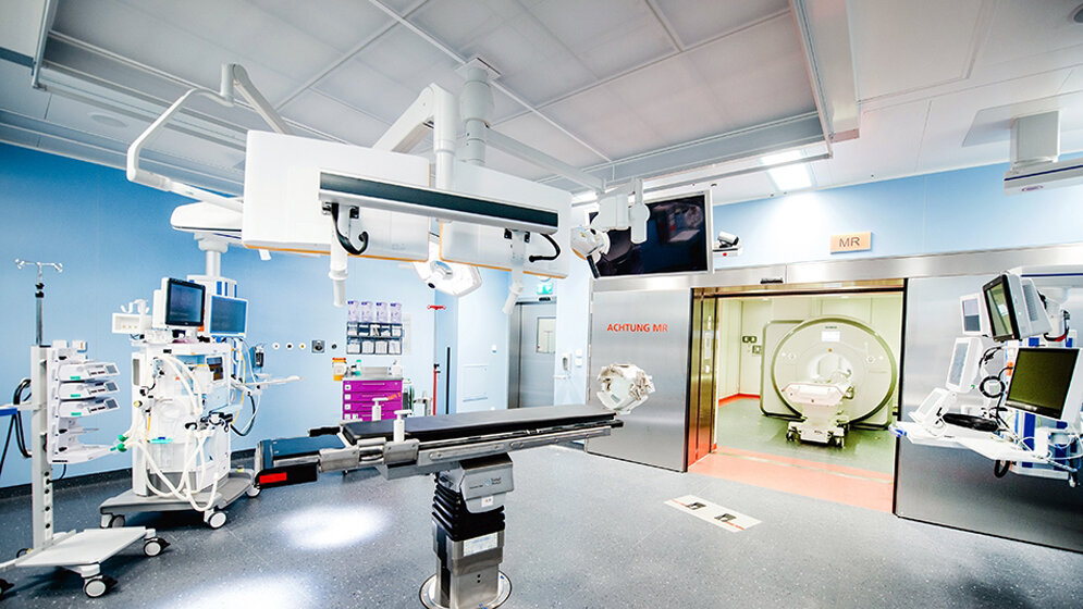 Hochpraezisions_OP_mit_saemtlichen_Bildgebungstechniken_Tanja_Laeser.jpg Hochpräzisions-OP