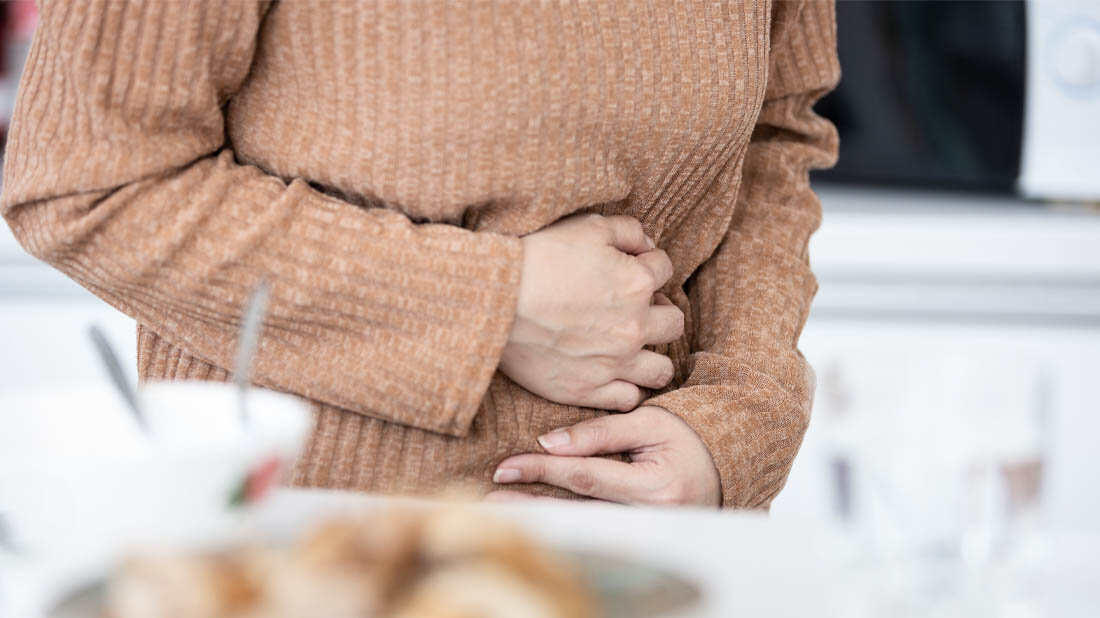 Reizdarm.jpg Frau mit Reizdarmbeschwerden