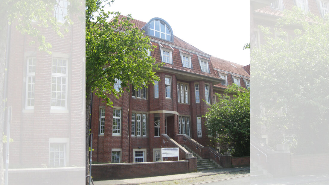 Lernsituationen, die handlungsorientiert von Schüler/-innen gestaltet werden Titelbild des Fachbeitrags zur Unterrichtsform des „Lernens durch Lehren“ an der MTRA-Schule in Münster
