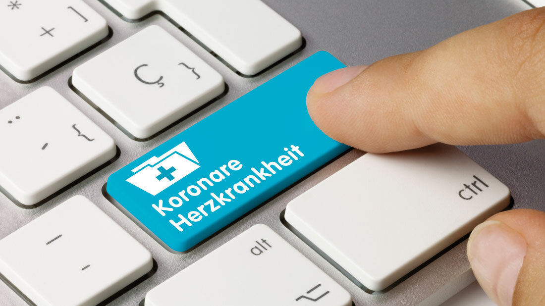 Schriftzug auf einer Tatstatur: Koronare Herzkrankheit